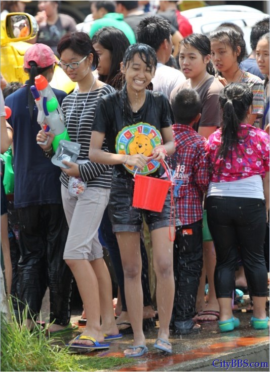 2013年泰国清迈泼水节狂欢