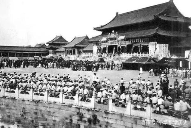 1928年，北京，紫禁城南苑阅军场.jpg