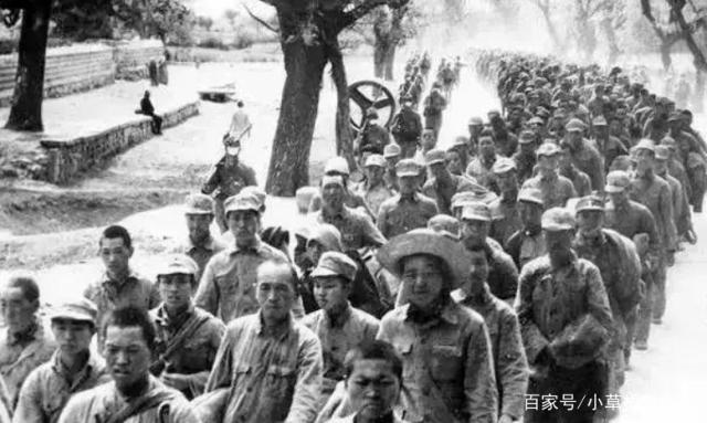 1940年，北京，开赴战场的军队.jpg