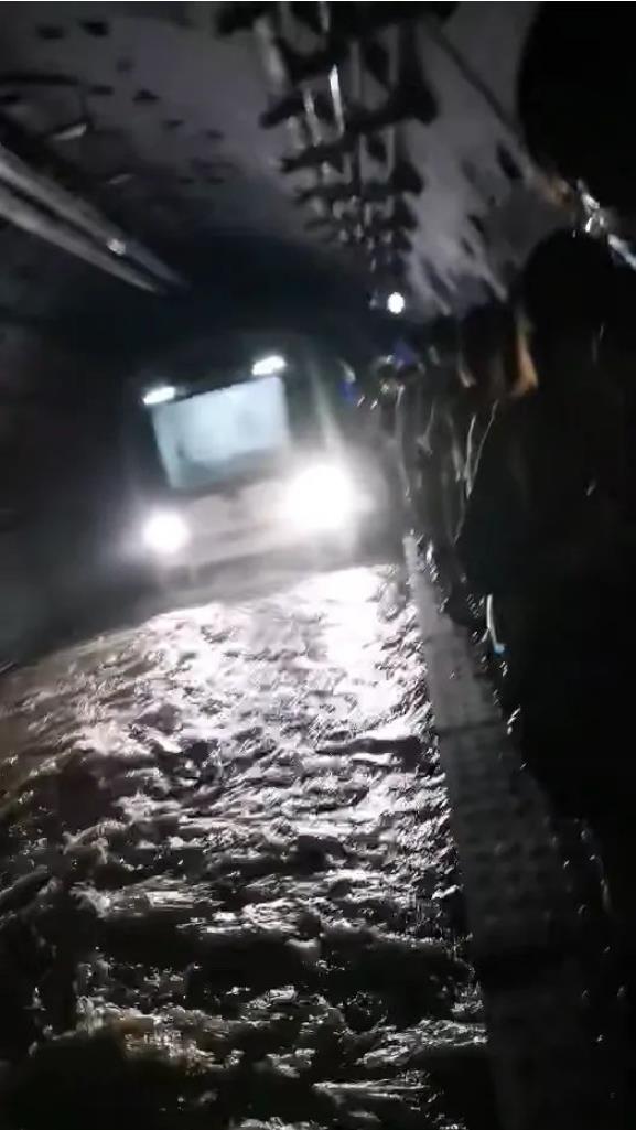 被困郑州暴雨