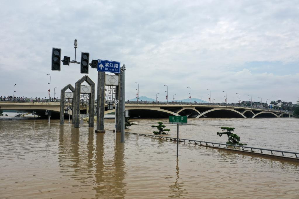 桂林市一处被洪水淹没的公路