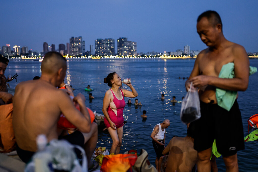 中国经历60年来最严峻高温天气，多地限电停工