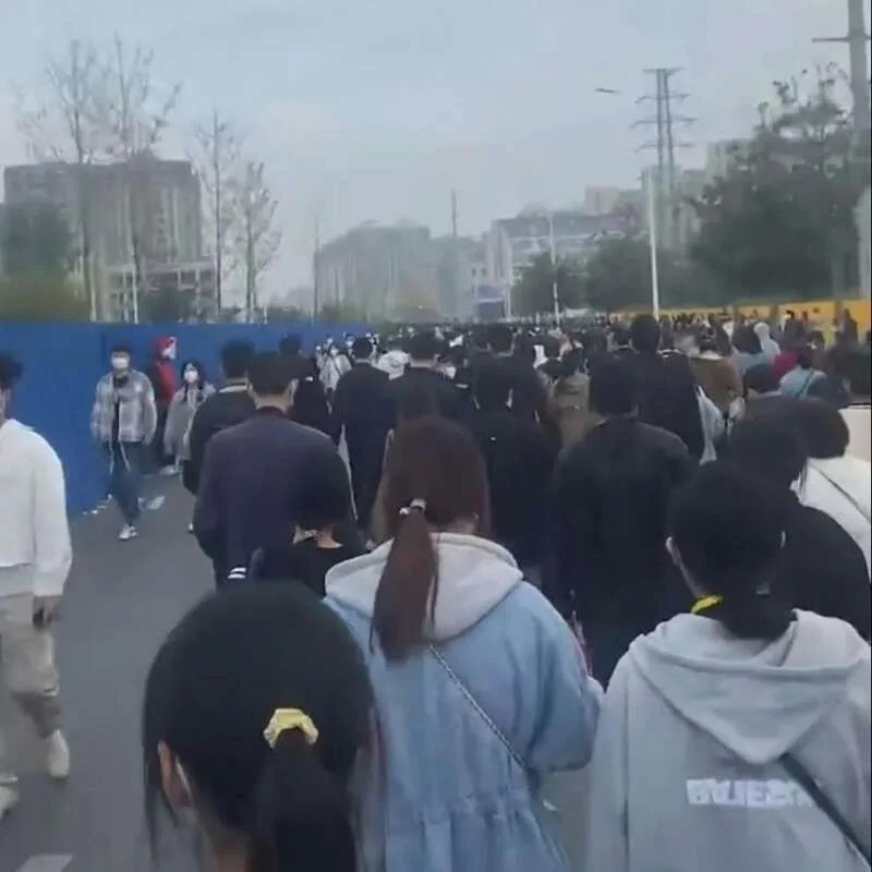 富士康员工大规模步行返乡