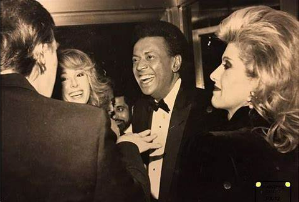 卡罗尔对此进行了反驳,并公开发布了一张与川普在社交场合中拍摄的照片,以证明两人之间曾经有过交往 ... 卡罗尔对此进行了反驳,并公开发布了一张与川普在社交场合中拍摄的照片,以证明两人之间曾经有过交往 ...