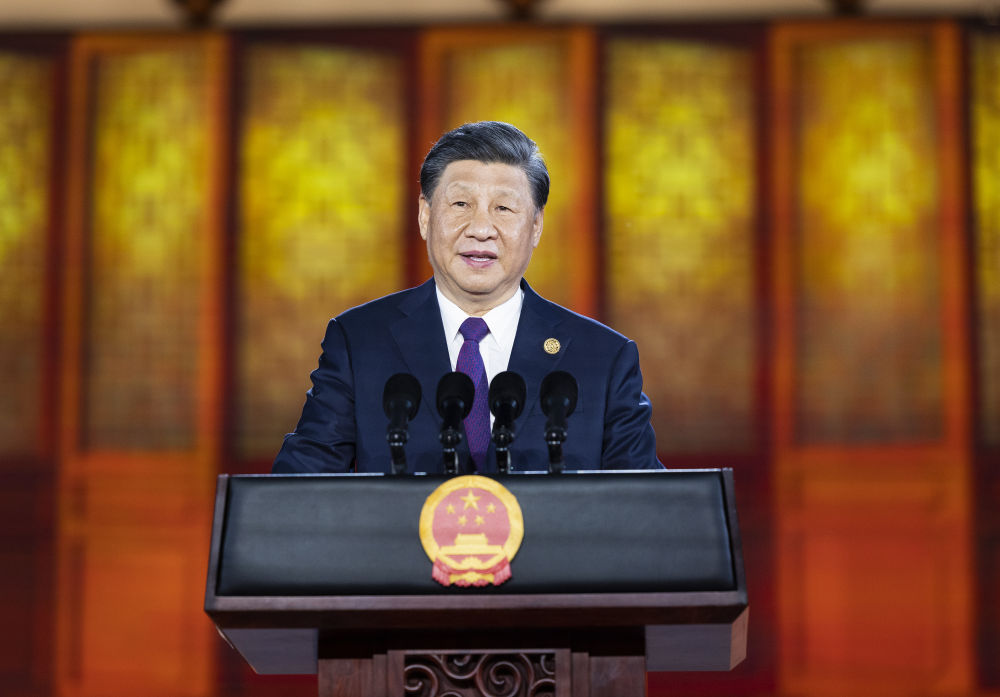 习近平发表欢迎致辞，代表中国政府和中国人民热烈欢迎中亚各国元首