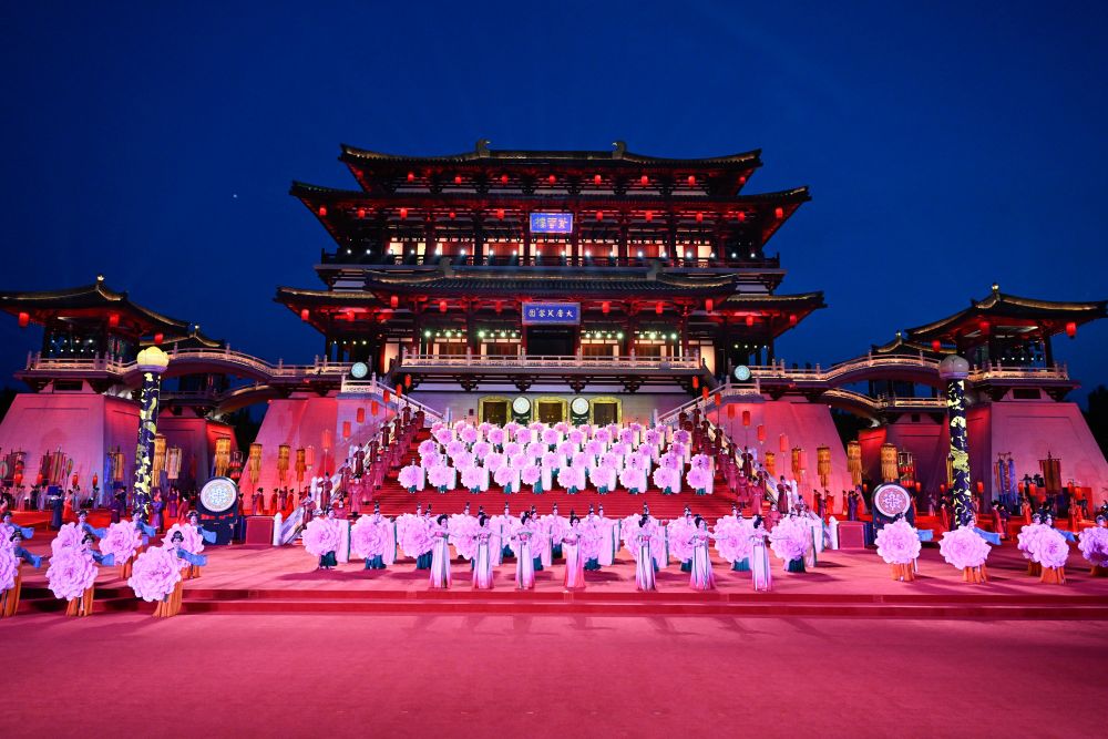 5月18日在陕西省西安市大唐芙蓉园拍摄的欢迎仪式