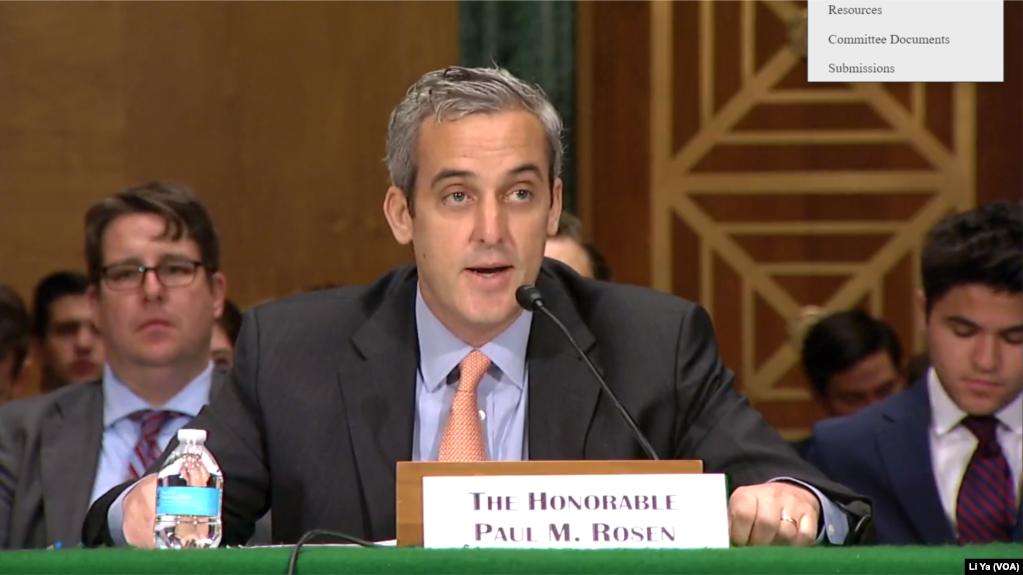 美国财政部负责投资安全的助理部长保罗·罗森在参议院银行委员会作证