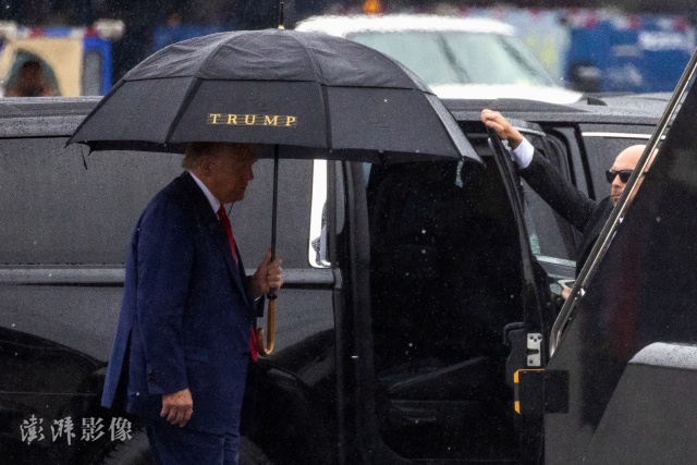 当地时间8月3日,美国前总统特朗普抵达华盛顿特区地方法院 当地时间8月3日,美国前总统特朗普抵达华盛顿特区地方法院