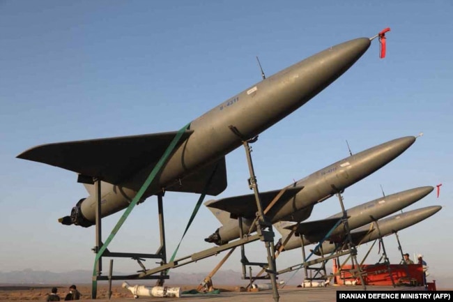 伊朗军方提供的照片显示伊朗制造的自杀式神风无人机