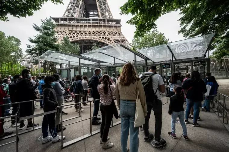 法国旅游发展署（Atout France）公布的数据显示，2022年境外游客的回归使法国获得了579亿欧元的收入 ...